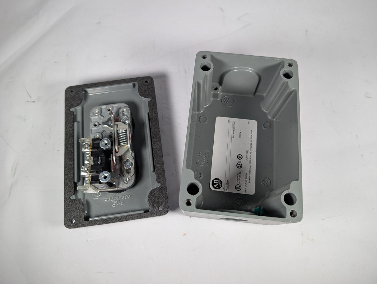 Allen Bradley - Push Button Station - 800T - 2TAM - New - Big Liquidators