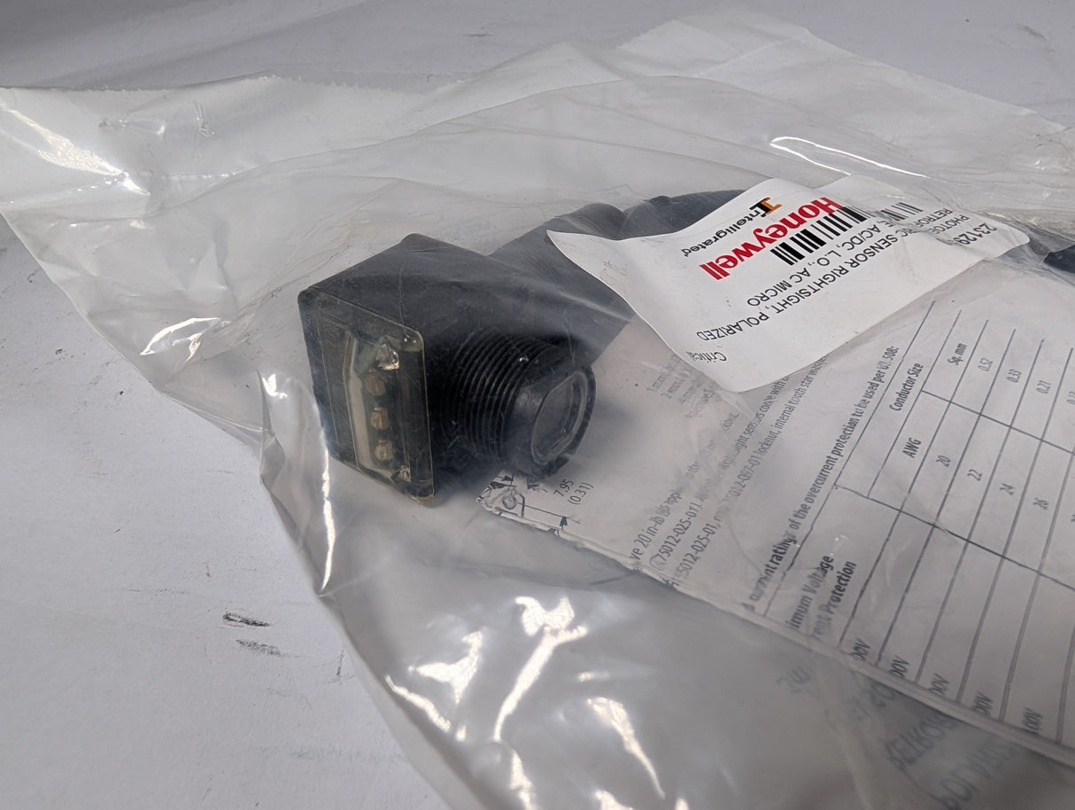 Allen Bradley - RightSight PhotoSensor - 42EF - P2RJB - G4 - New - Big Liquidators