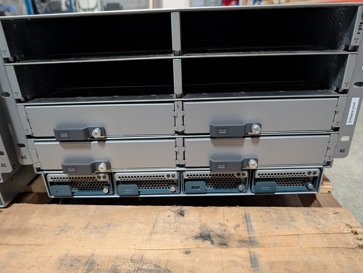 CISCO - 8 - Slot Blade Server with 4 Power Supplies - Cisco UCSB - 5108 - AC2 - Used - Big Liquidators