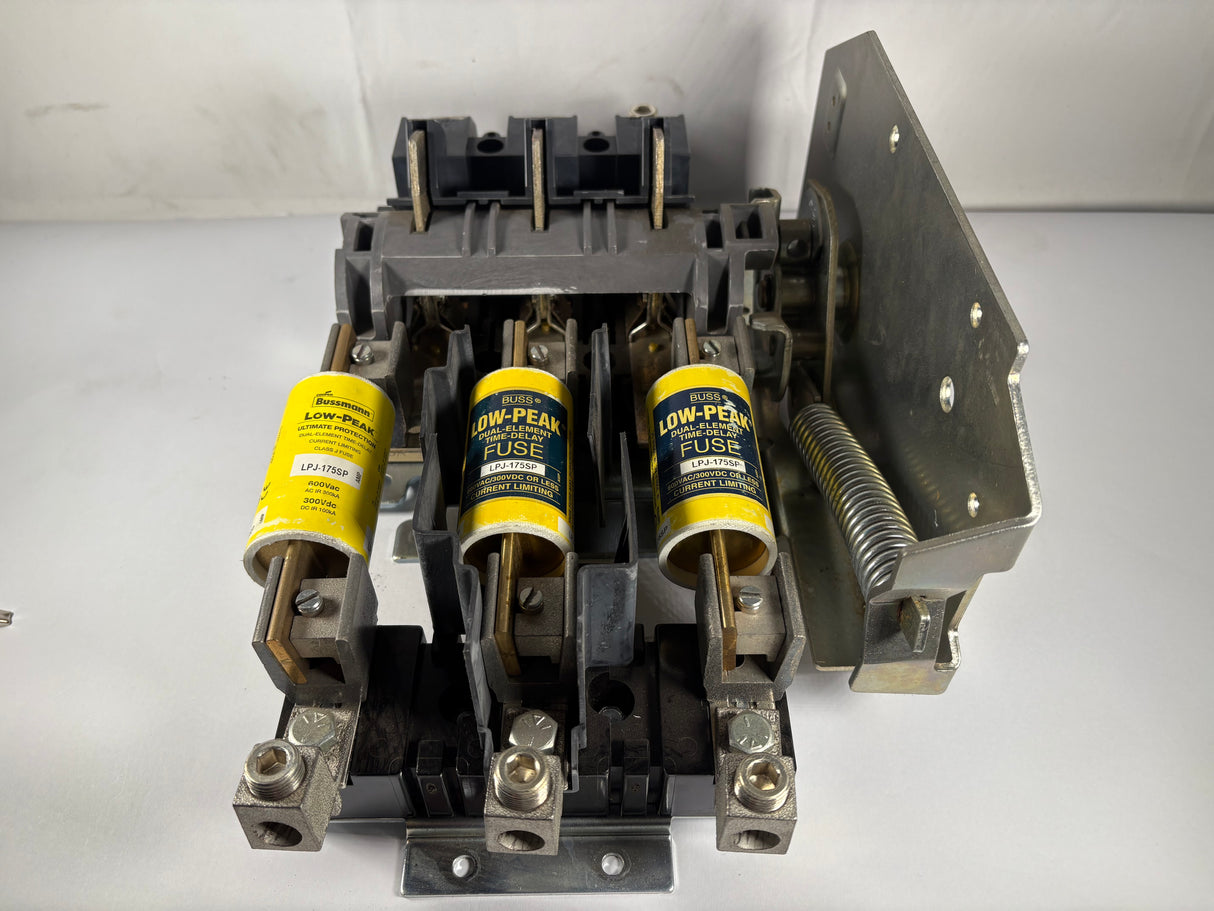 Allen Bradley - 200 AMP Disconnect Switch with Trailer Fuse Block - 1494V - DS200 w/1494V - FS200 - Used - Big Liquidators