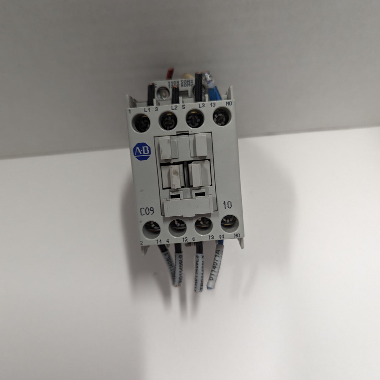 Allen-Bradley 100-C09*10 - Contactor - Used