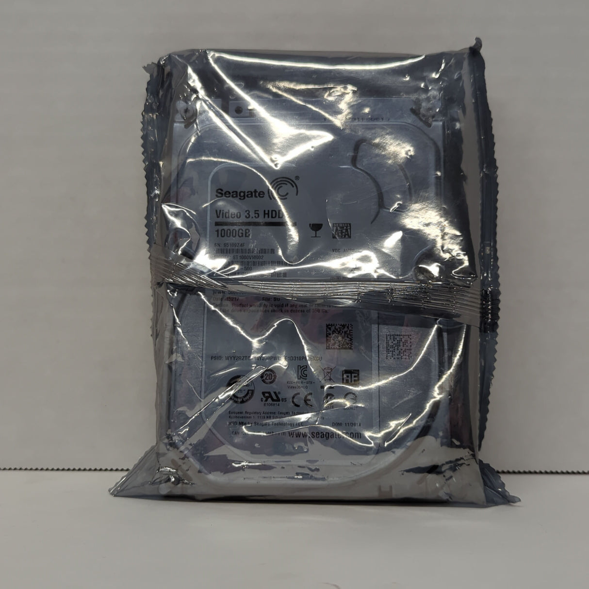 Seagate ST 1000VM002 - Hard Drive - 1000GB - New