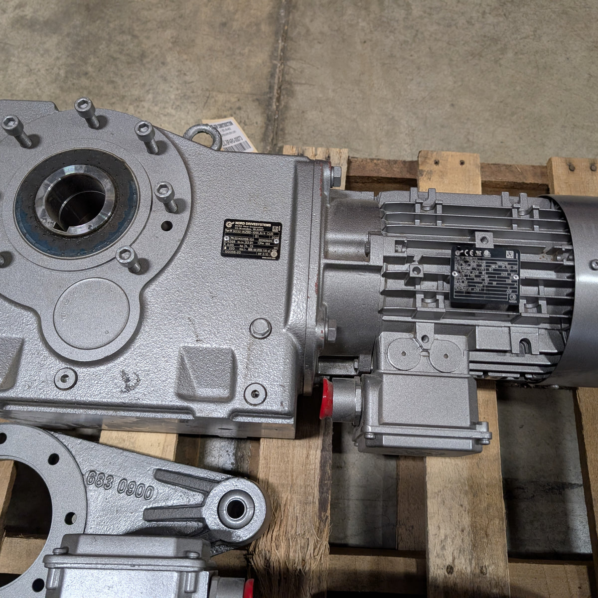 Nord - 5 HP Gearmotor with Torque Arm - SK9032.1AZBD-100LA/4 CUS - New ...