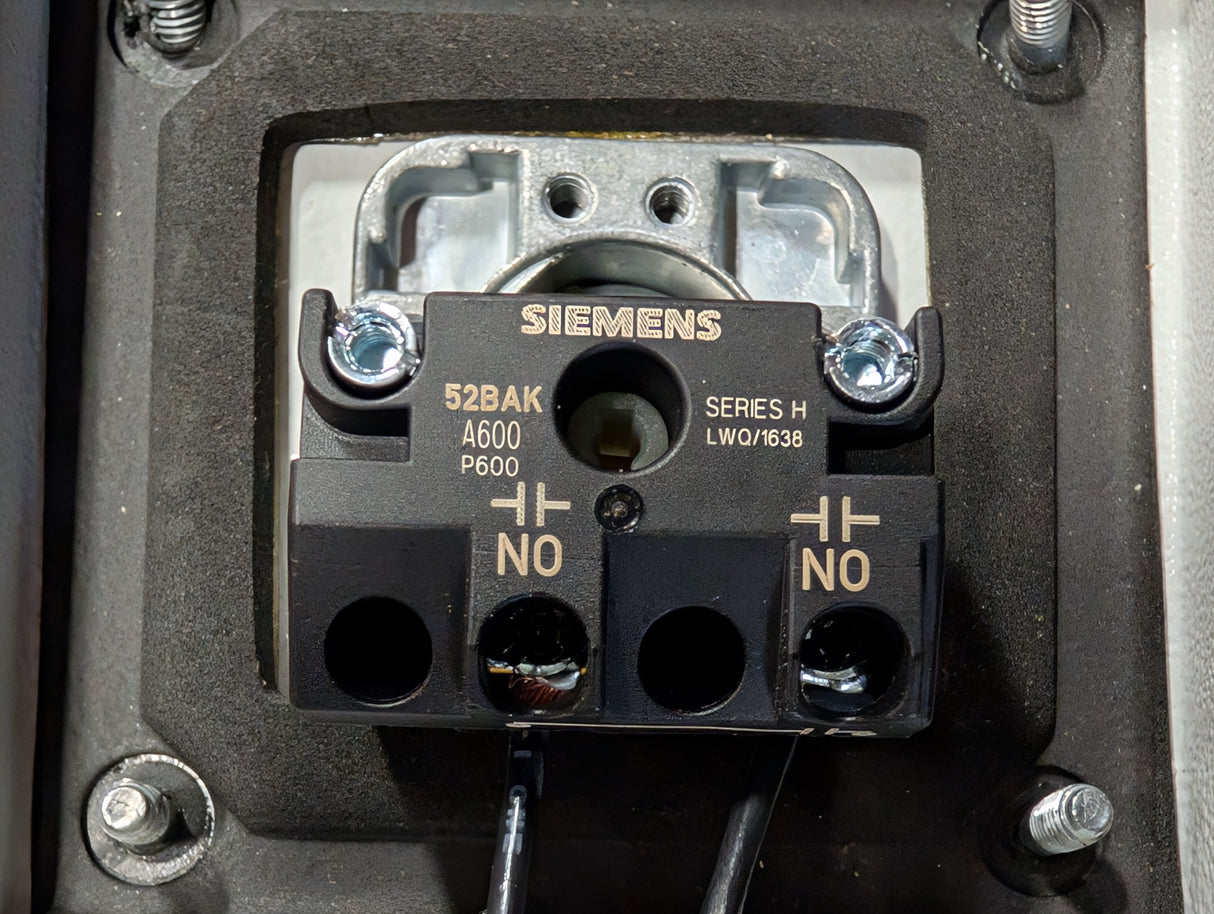 Siemens - Safety Reset Switch - W/52BAK - Used - Big Liquidators