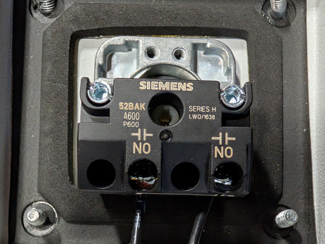 Siemens - Safety Reset Switch - W/52BAK - Used - Big Liquidators
